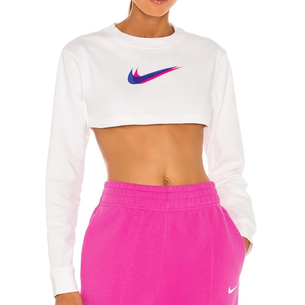 NSW Long Sleeve Crop Tee in White
Nike